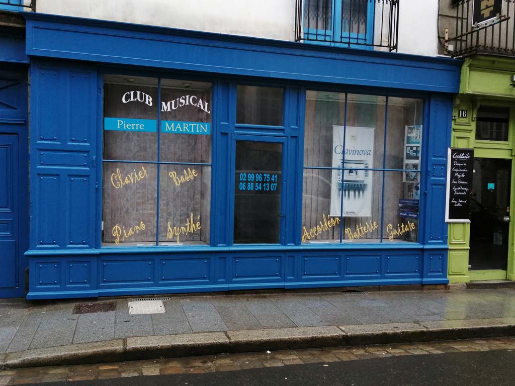 realisation de la restauration d'une devanture d'un magasin de musique