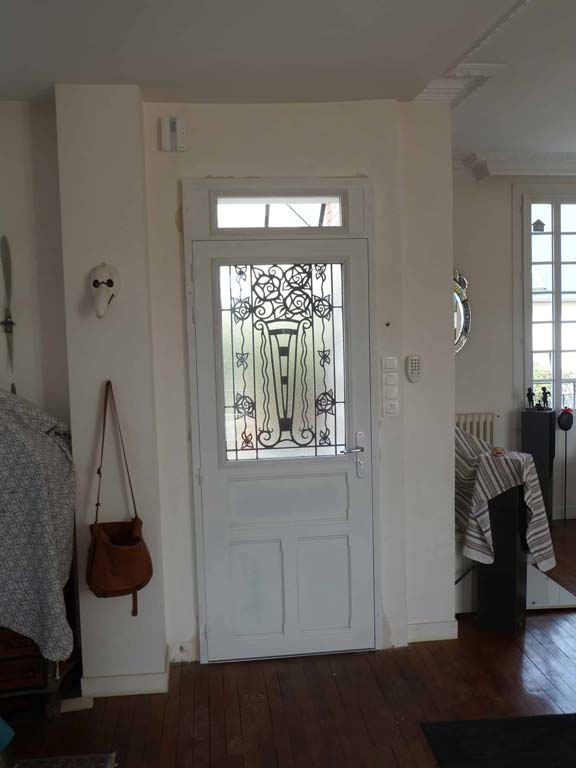 réalisation d'une porte blanche par bg menuiserie